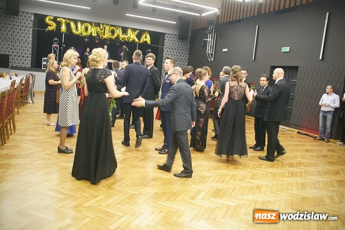 Zdjęcie w galerii na portalu naszwodzislaw.com: Tak na studniówce bawi się ILO  wiadomości z regionu