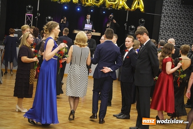 Zdjęcie w galerii na portalu naszwodzislaw.com: Tak na studniówce bawi się ILO  wiadomości z regionu