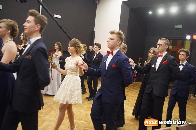 Zdjęcie w galerii na portalu naszwodzislaw.com: Tak na studniówce bawi się ILO  wiadomości z regionu