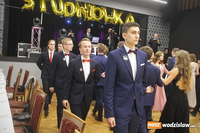 Zdjęcie w galerii na portalu naszwodzislaw.com: Tak na studniówce bawi się ILO  wiadomości z regionu