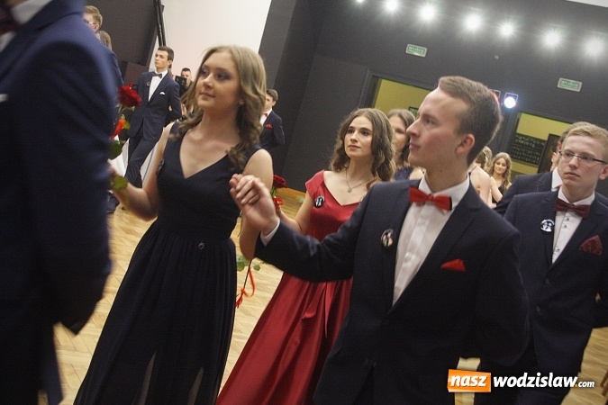 Zdjęcie w galerii na portalu naszwodzislaw.com: Tak na studniówce bawi się ILO  wiadomości z regionu