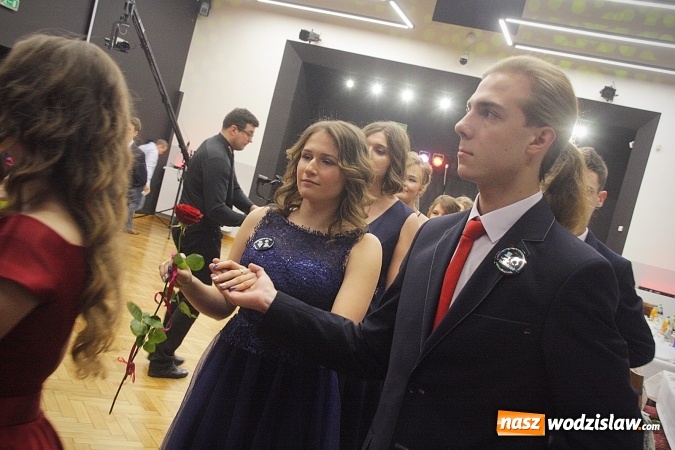 Zdjęcie w galerii na portalu naszwodzislaw.com: Tak na studniówce bawi się ILO  wiadomości z regionu