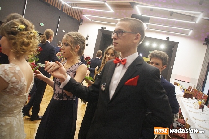 Zdjęcie w galerii na portalu naszwodzislaw.com: Tak na studniówce bawi się ILO  wiadomości z regionu