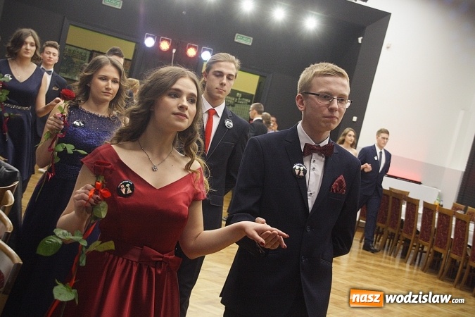 Zdjęcie w galerii na portalu naszwodzislaw.com: Tak na studniówce bawi się ILO  wiadomości z regionu