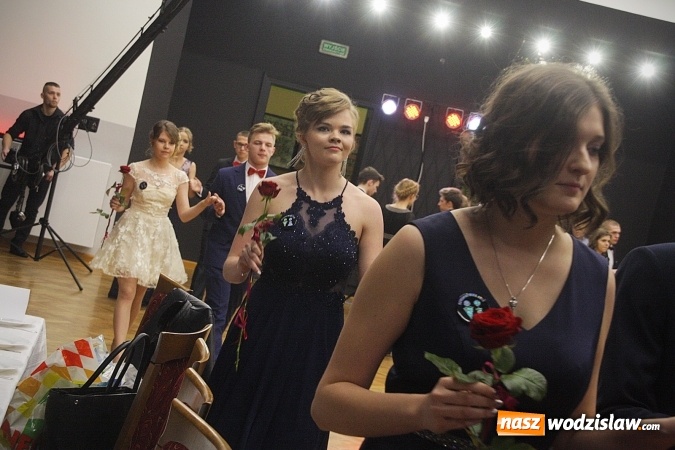 Zdjęcie w galerii na portalu naszwodzislaw.com: Tak na studniówce bawi się ILO  wiadomości z regionu