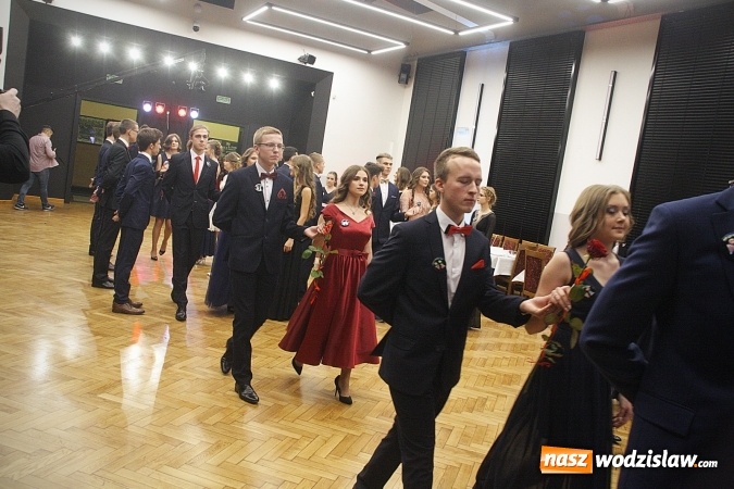 Zdjęcie w galerii na portalu naszwodzislaw.com: Tak na studniówce bawi się ILO  wiadomości z regionu