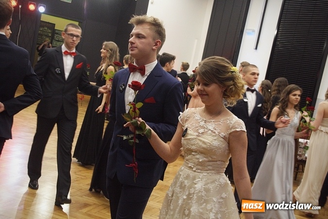 Zdjęcie w galerii na portalu naszwodzislaw.com: Tak na studniówce bawi się ILO  wiadomości z regionu