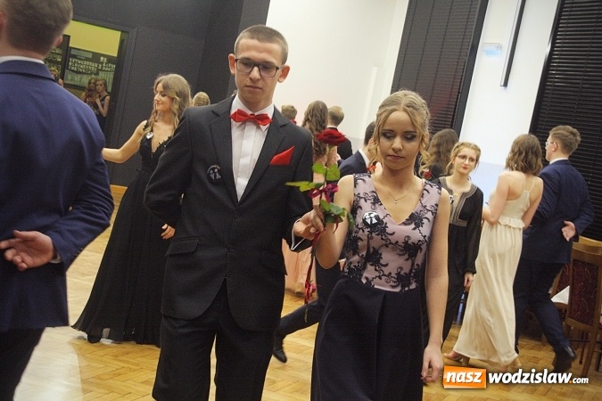 Zdjęcie w galerii na portalu naszwodzislaw.com: Tak na studniówce bawi się ILO  wiadomości z regionu