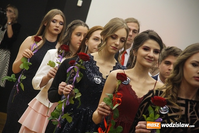 Zdjęcie w galerii na portalu naszwodzislaw.com: Tak na studniówce bawi się ILO  wiadomości z regionu