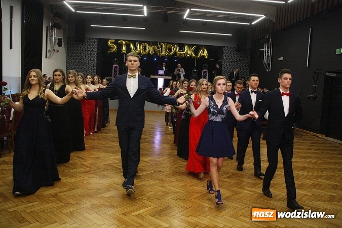 Zdjęcie w galerii na portalu naszwodzislaw.com: Tak na studniówce bawi się ILO  wiadomości z regionu