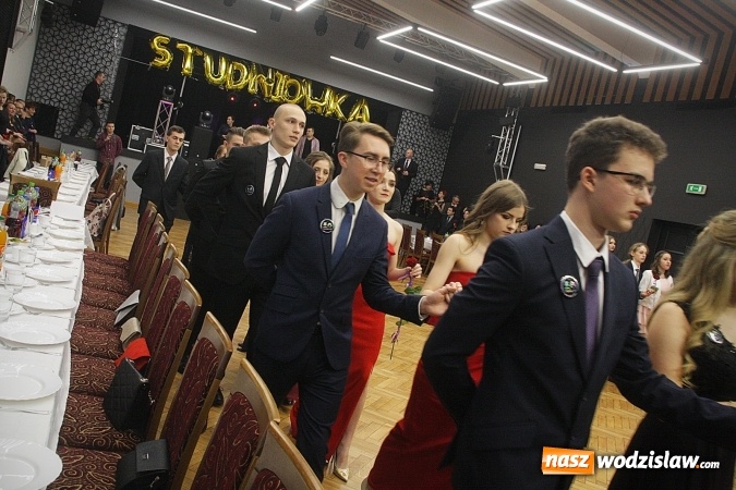 Zdjęcie w galerii na portalu naszwodzislaw.com: Tak na studniówce bawi się ILO  wiadomości z regionu