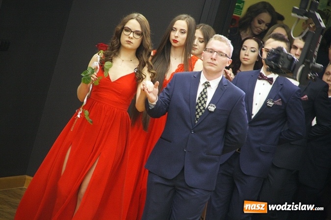 Zdjęcie w galerii na portalu naszwodzislaw.com: Tak na studniówce bawi się ILO  wiadomości z regionu