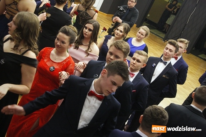 Zdjęcie w galerii na portalu naszwodzislaw.com: Tak na studniówce bawi się ILO  wiadomości z regionu