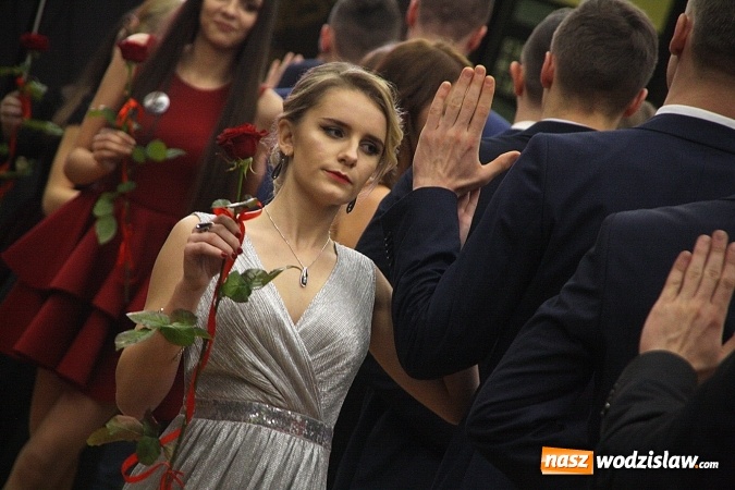 Zdjęcie w galerii na portalu naszwodzislaw.com: Tak na studniówce bawi się ILO  wiadomości z regionu