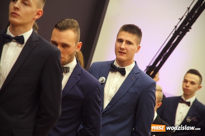 Zdjęcie w galerii na portalu naszwodzislaw.com: Tak na studniówce bawi się ILO  wiadomości z regionu