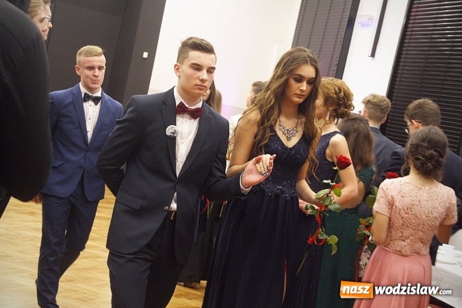 Zdjęcie w galerii na portalu naszwodzislaw.com: Tak na studniówce bawi się ILO  wiadomości z regionu