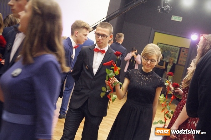 Zdjęcie w galerii na portalu naszwodzislaw.com: Tak na studniówce bawi się ILO  wiadomości z regionu