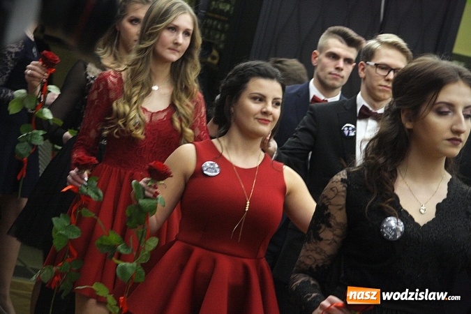 Zdjęcie w galerii na portalu naszwodzislaw.com: Tak na studniówce bawi się ILO  wiadomości z regionu