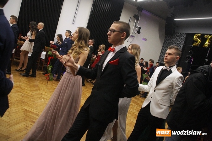 Zdjęcie w galerii na portalu naszwodzislaw.com: Tak na studniówce bawi się ILO  wiadomości z regionu