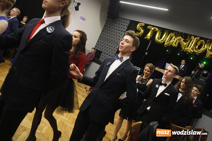 Zdjęcie w galerii na portalu naszwodzislaw.com: Tak na studniówce bawi się ILO  wiadomości z regionu