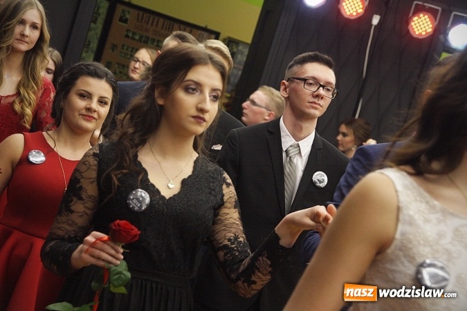 Zdjęcie w galerii na portalu naszwodzislaw.com: Tak na studniówce bawi się ILO  wiadomości z regionu