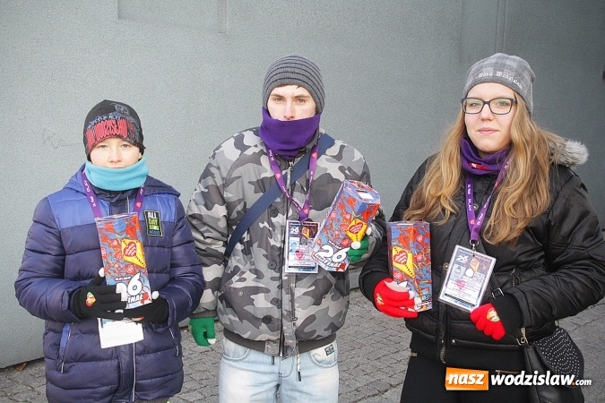 Zdjęcie w galerii na portalu naszwodzislaw.com: A Ty już się dorzuciłeś? Wielka Orkiestra Świątecznej Pomocy gra w Wodzisławiu  wiadomości z regionu