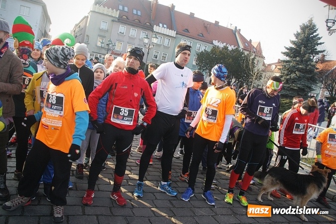 Zdjęcie w galerii na portalu naszwodzislaw.com: WOŚP w Wodzisławiu. Za nami bieg Policz się z cukrzycą i ucz się pierwszej pomocy  wiadomości z regionu