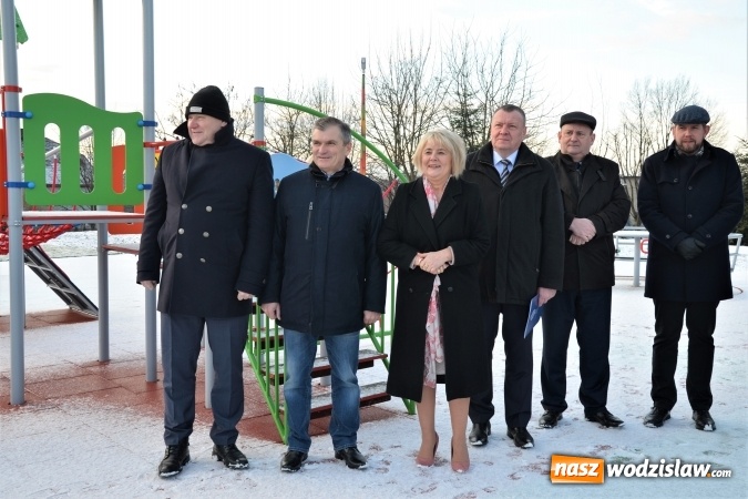 Zdjęcie w galerii na portalu naszwodzislaw.com: Wyremontowana sala gimnastyczna, wielofunkcyjne boisko, plac zabaw oraz centrum rekreacji. Zmiany przy ZSPWR wiadomości z regionu