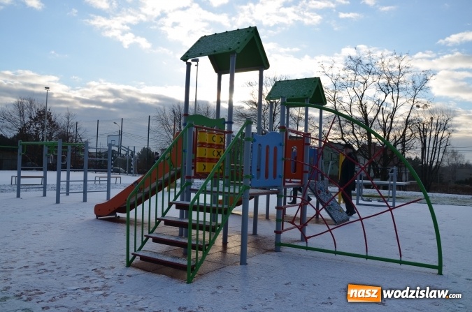 Zdjęcie w galerii na portalu naszwodzislaw.com: Wyremontowana sala gimnastyczna, wielofunkcyjne boisko, plac zabaw oraz centrum rekreacji. Zmiany przy ZSPWR wiadomości z regionu