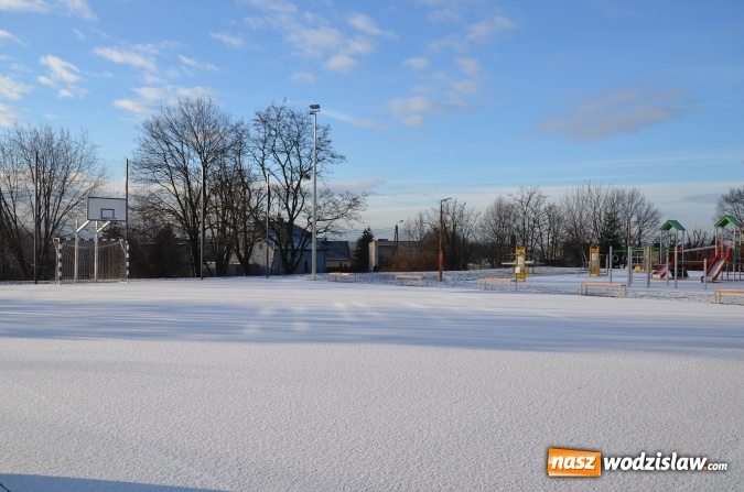 Zdjęcie w galerii na portalu naszwodzislaw.com: Wyremontowana sala gimnastyczna, wielofunkcyjne boisko, plac zabaw oraz centrum rekreacji. Zmiany przy ZSPWR wiadomości z regionu