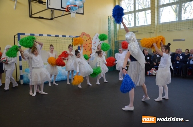 Zdjęcie w galerii na portalu naszwodzislaw.com: Wyremontowana sala gimnastyczna, wielofunkcyjne boisko, plac zabaw oraz centrum rekreacji. Zmiany przy ZSPWR wiadomości z regionu