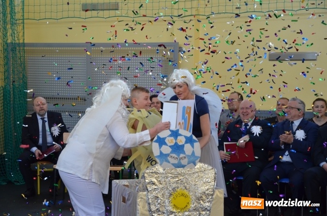 Zdjęcie w galerii na portalu naszwodzislaw.com: Wyremontowana sala gimnastyczna, wielofunkcyjne boisko, plac zabaw oraz centrum rekreacji. Zmiany przy ZSPWR wiadomości z regionu