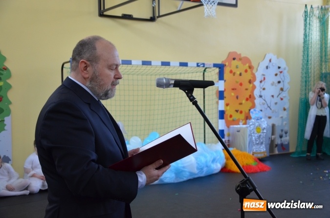 Zdjęcie w galerii na portalu naszwodzislaw.com: Wyremontowana sala gimnastyczna, wielofunkcyjne boisko, plac zabaw oraz centrum rekreacji. Zmiany przy ZSPWR wiadomości z regionu