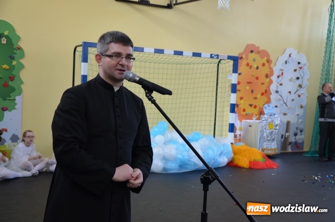 Zdjęcie w galerii na portalu naszwodzislaw.com: Wyremontowana sala gimnastyczna, wielofunkcyjne boisko, plac zabaw oraz centrum rekreacji. Zmiany przy ZSPWR wiadomości z regionu