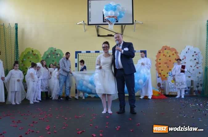 Zdjęcie w galerii na portalu naszwodzislaw.com: Wyremontowana sala gimnastyczna, wielofunkcyjne boisko, plac zabaw oraz centrum rekreacji. Zmiany przy ZSPWR wiadomości z regionu