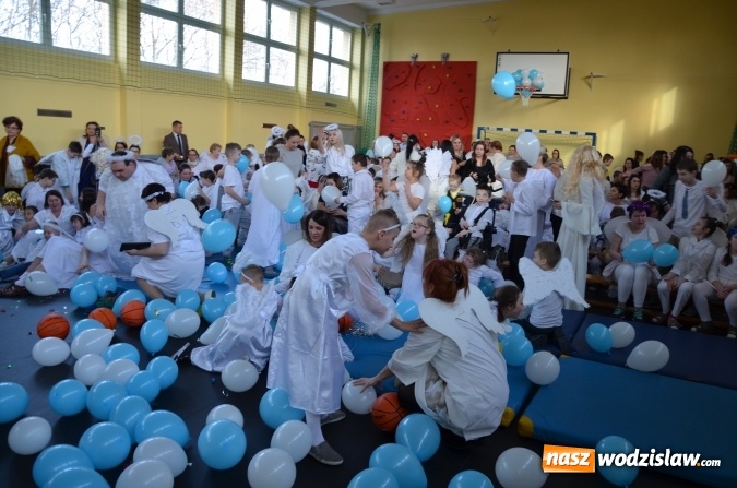Zdjęcie w galerii na portalu naszwodzislaw.com: Wyremontowana sala gimnastyczna, wielofunkcyjne boisko, plac zabaw oraz centrum rekreacji. Zmiany przy ZSPWR wiadomości z regionu