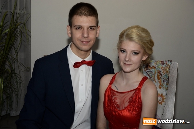 Zdjęcie w galerii na portalu naszwodzislaw.com: Nietypowo bo w czwartek. Studniówka LO z Rydułtów trwa w najlepsze! ZDJĘCIA  wiadomości z regionu