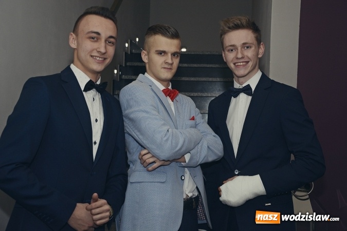 Zdjęcie w galerii na portalu naszwodzislaw.com: Nietypowo bo w czwartek. Studniówka LO z Rydułtów trwa w najlepsze! ZDJĘCIA  wiadomości z regionu