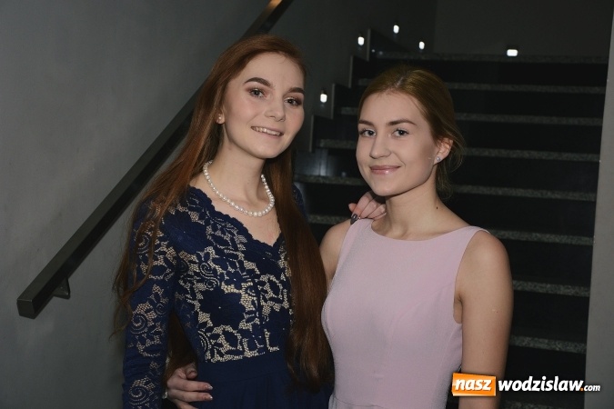 Zdjęcie w galerii na portalu naszwodzislaw.com: Nietypowo bo w czwartek. Studniówka LO z Rydułtów trwa w najlepsze! ZDJĘCIA  wiadomości z regionu