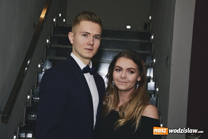 Zdjęcie w galerii na portalu naszwodzislaw.com: Nietypowo bo w czwartek. Studniówka LO z Rydułtów trwa w najlepsze! ZDJĘCIA  wiadomości z regionu
