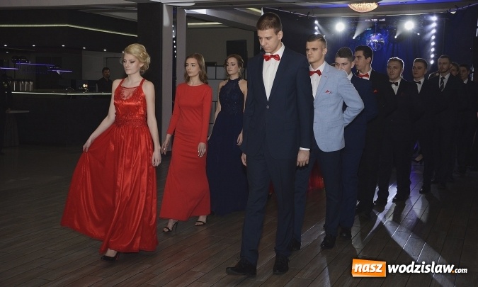 Zdjęcie w galerii na portalu naszwodzislaw.com: Nietypowo bo w czwartek. Studniówka LO z Rydułtów trwa w najlepsze! ZDJĘCIA  wiadomości z regionu