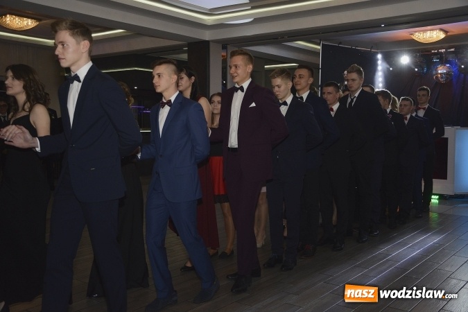 Zdjęcie w galerii na portalu naszwodzislaw.com: Nietypowo bo w czwartek. Studniówka LO z Rydułtów trwa w najlepsze! ZDJĘCIA  wiadomości z regionu