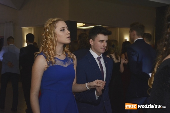 Zdjęcie w galerii na portalu naszwodzislaw.com: Nietypowo bo w czwartek. Studniówka LO z Rydułtów trwa w najlepsze! ZDJĘCIA  wiadomości z regionu