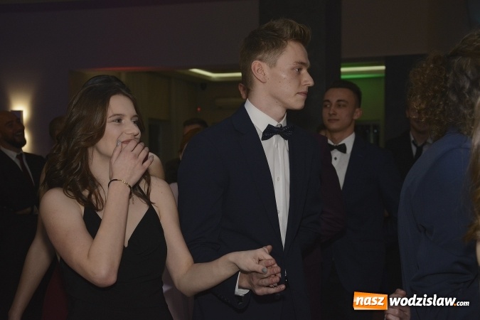 Zdjęcie w galerii na portalu naszwodzislaw.com: Nietypowo bo w czwartek. Studniówka LO z Rydułtów trwa w najlepsze! ZDJĘCIA  wiadomości z regionu