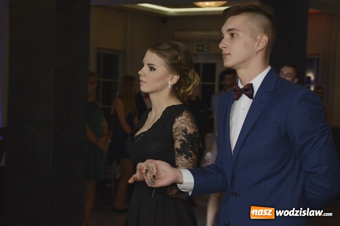 Zdjęcie w galerii na portalu naszwodzislaw.com: Nietypowo bo w czwartek. Studniówka LO z Rydułtów trwa w najlepsze! ZDJĘCIA  wiadomości z regionu