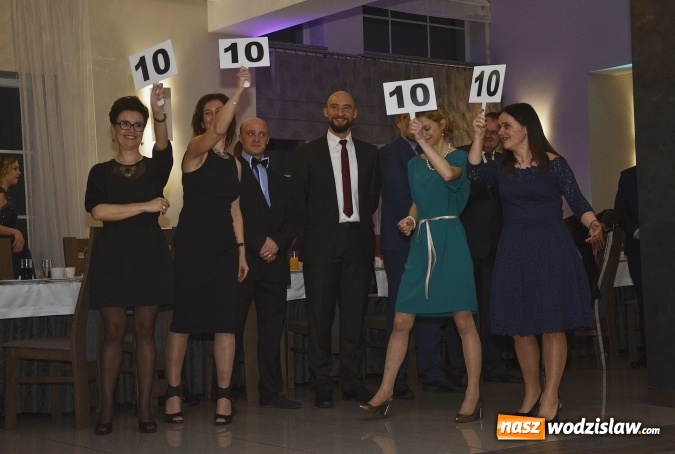 Zdjęcie w galerii na portalu naszwodzislaw.com: Nietypowo bo w czwartek. Studniówka LO z Rydułtów trwa w najlepsze! ZDJĘCIA  wiadomości z regionu