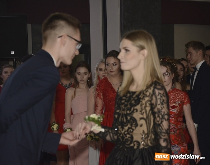Zdjęcie w galerii na portalu naszwodzislaw.com: Nietypowo bo w czwartek. Studniówka LO z Rydułtów trwa w najlepsze! ZDJĘCIA  wiadomości z regionu