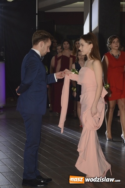 Zdjęcie w galerii na portalu naszwodzislaw.com: Nietypowo bo w czwartek. Studniówka LO z Rydułtów trwa w najlepsze! ZDJĘCIA  wiadomości z regionu