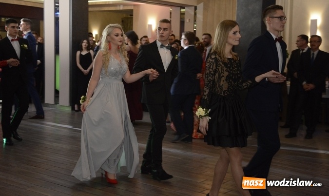 Zdjęcie w galerii na portalu naszwodzislaw.com: Nietypowo bo w czwartek. Studniówka LO z Rydułtów trwa w najlepsze! ZDJĘCIA  wiadomości z regionu