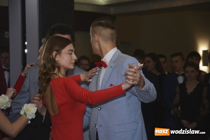 Zdjęcie w galerii na portalu naszwodzislaw.com: Nietypowo bo w czwartek. Studniówka LO z Rydułtów trwa w najlepsze! ZDJĘCIA  wiadomości z regionu